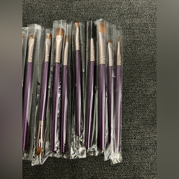 Purple make up brush set - 18 piece - Picture 2 of 5